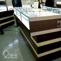 Оформление витрины, оклейка печатью
